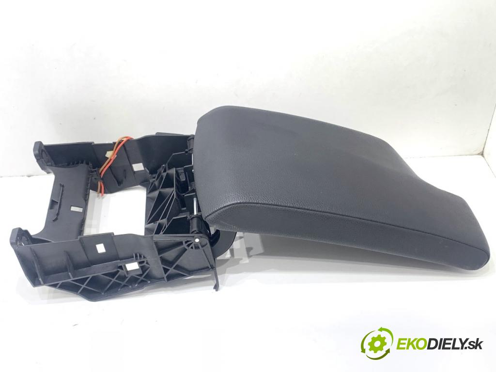 BMW E90 sedan 2005 110 kW 320 i 1995 loketní opěrka  (Loketní opěrka)