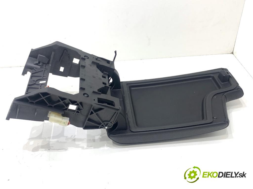 BMW E90 sedan 2005 110 kW 320 i 1995 loketní opěrka  (Loketní opěrka)