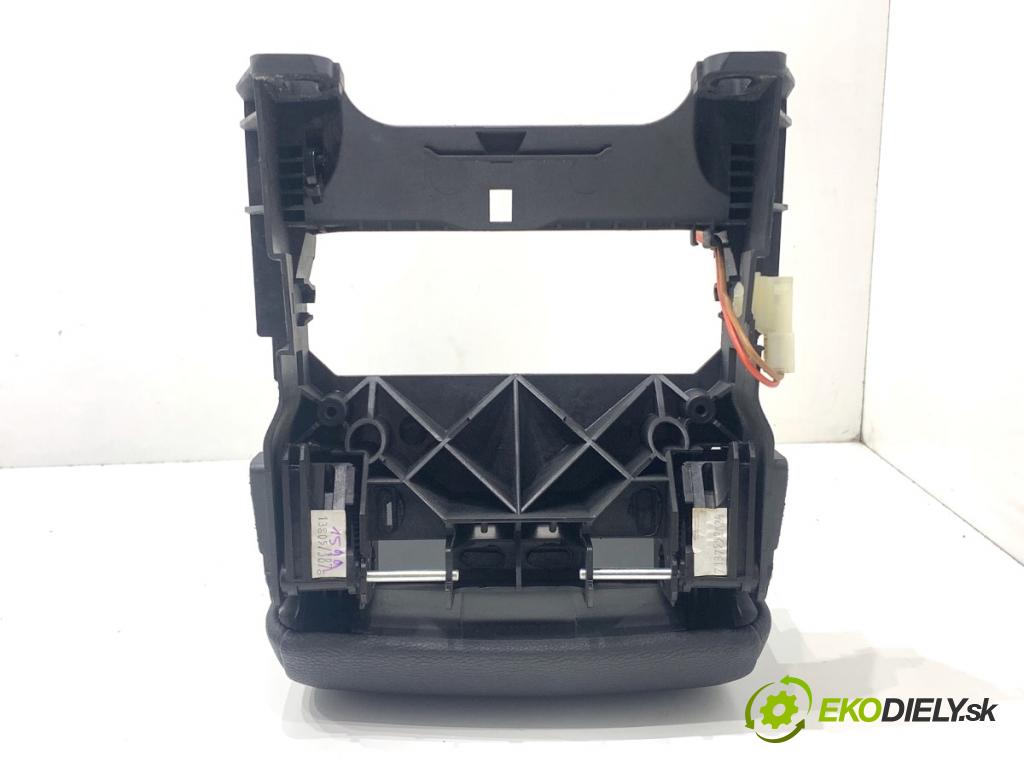 BMW E90 sedan 2005 110 kW 320 i 1995 loketní opěrka  (Loketní opěrka)