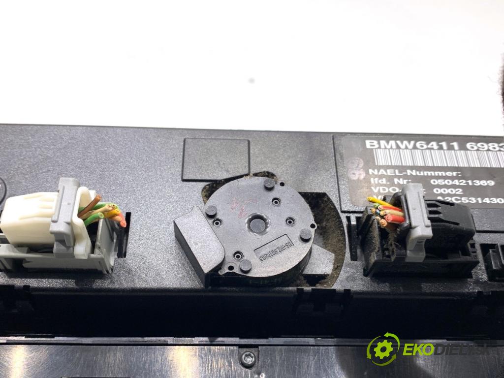 BMW E90 sedan 2005 110 kW 320 i 1995 Panel ovládaní topení 6983944 (Páčky pod volantem)