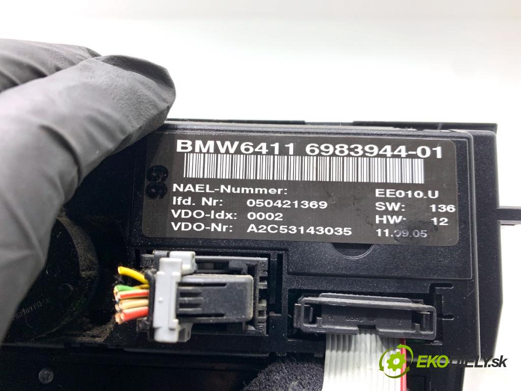 BMW E90 sedan 2005 110 kW 320 i 1995 Panel ovládania kúrenia 6983944 (Prepínacie páčky pod volantom)