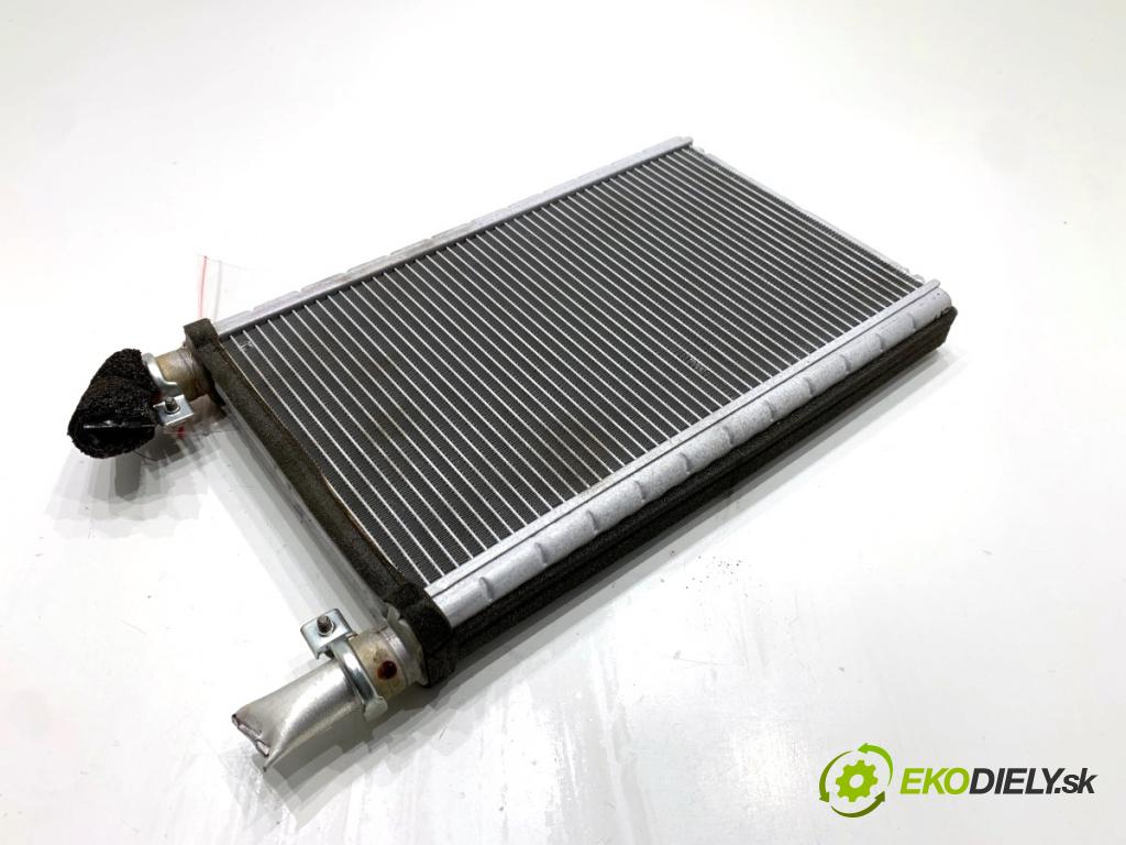 BMW E90 sedan 2005 110 kW 320 i 1995 topné těleso radiátor topení  (Radiátor topení)