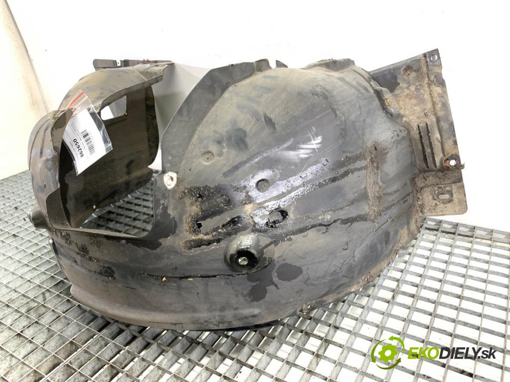 BMW E90 sedan 2005 110 kW 320 i 1995 podblatník levý přední část