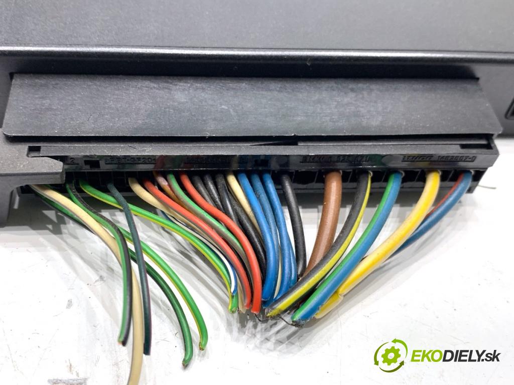 BMW E90 sedan 2005 110 kW 320 i 1995 modul komfortu 6983302 (Komfortní modul)