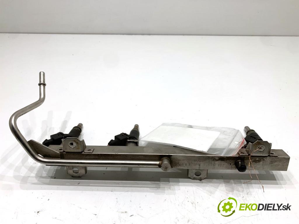 BMW E90 sedan 2005 110 kW 320 i 1995 Lišta vstrekovacia 7530420 (Vstrekovacia lišta)