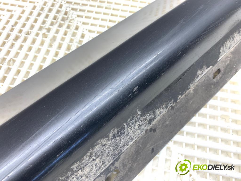 BMW E90 sedan 2005 110 kW 320 i 1995 Lišta prahová pravy