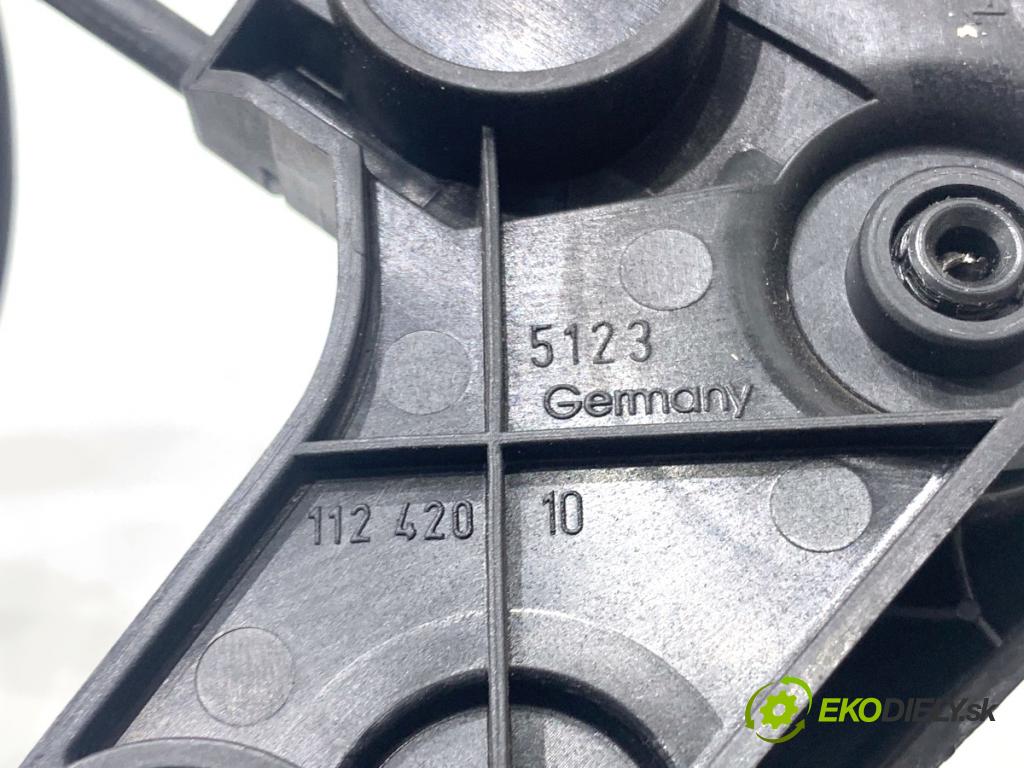 BMW E90 sedan 2005 110 kW 320 i 1995 lanko kapoty