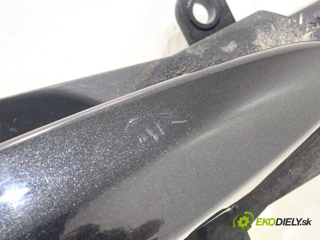 BMW E90 sedan 2005 110 kW 320 i 1995 klika vnejší levý přední část