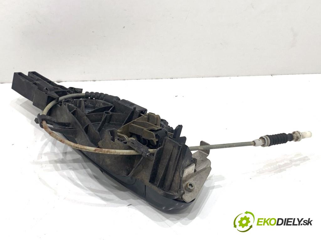 BMW E90 sedan 2005 110 kW 320 i 1995 klika vnejší levý přední část