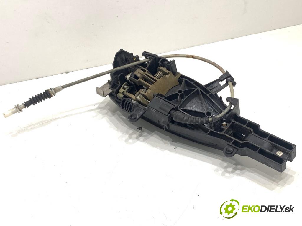 BMW E90 sedan 2005 110 kW 320 i 1995 klika vnejší levý přední část