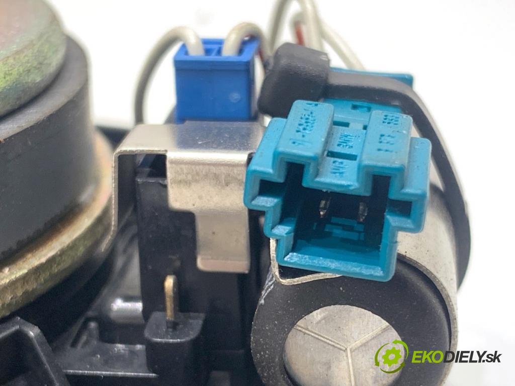 BMW E90 sedan 2005 110 kW 320 i 1995 reproduktory