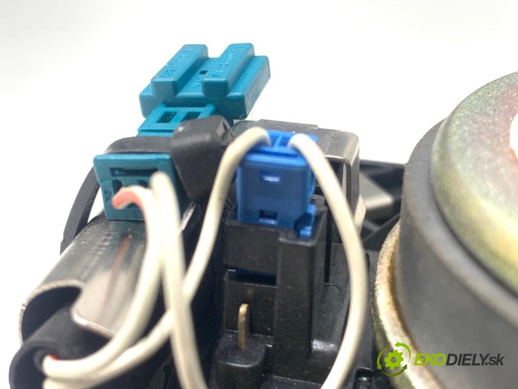 BMW E90 sedan 2005 110 kW 320 i 1995 reproduktory