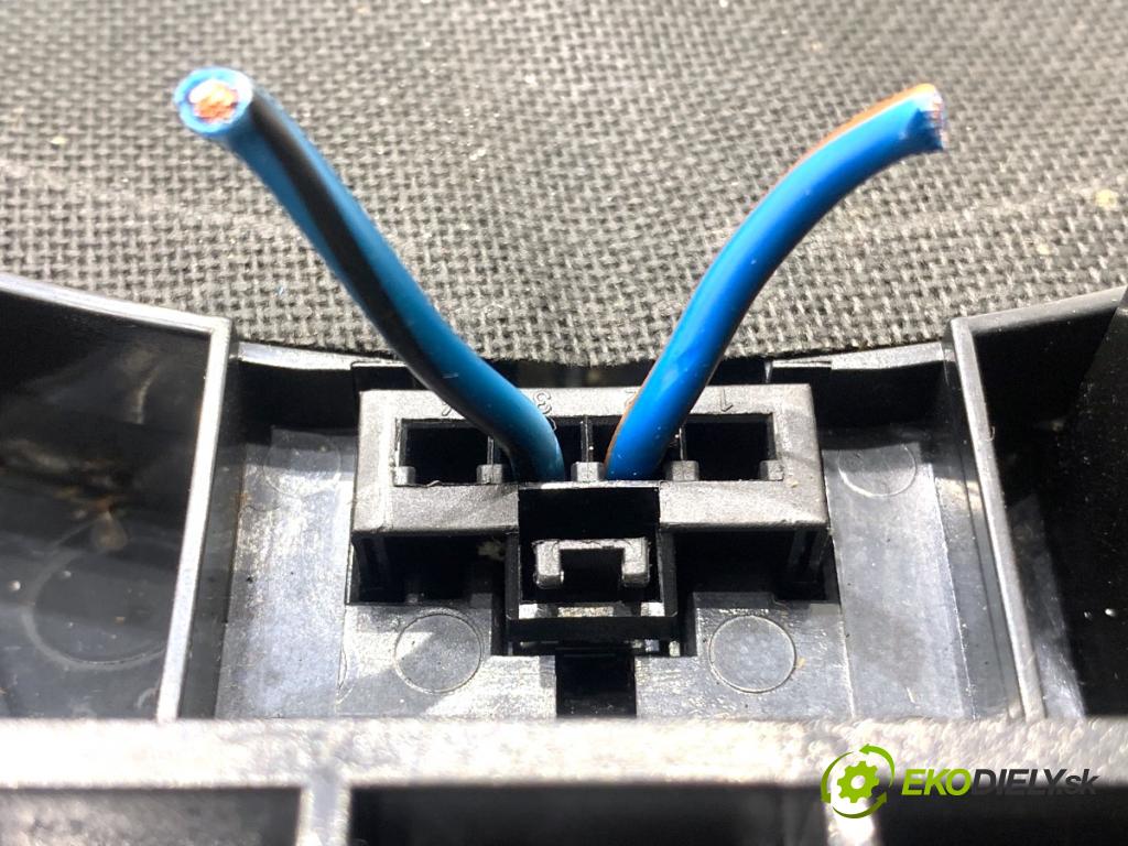 BMW E90 sedan 2005 110 kW 320 i 1995 reproduktory