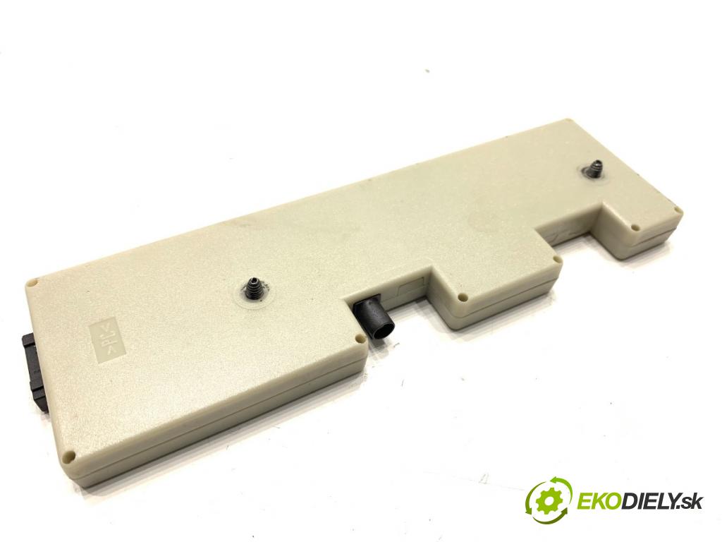 BMW E90 sedan 2005 110 kW 320 i 1995 ANTENA 21367510