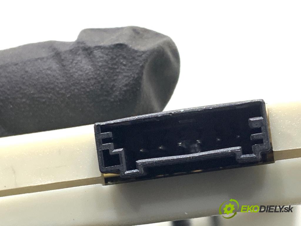 BMW E90 sedan 2005 110 kW 320 i 1995 ANTENA 21367510