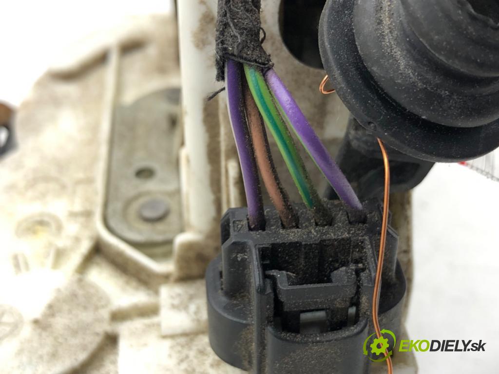 JEEP GRAND CHEROKEE WK SUV 2014 184 kW 3.0 CRD V6 4x4 2987 zámok Dvere ľavy zad P04589923AF