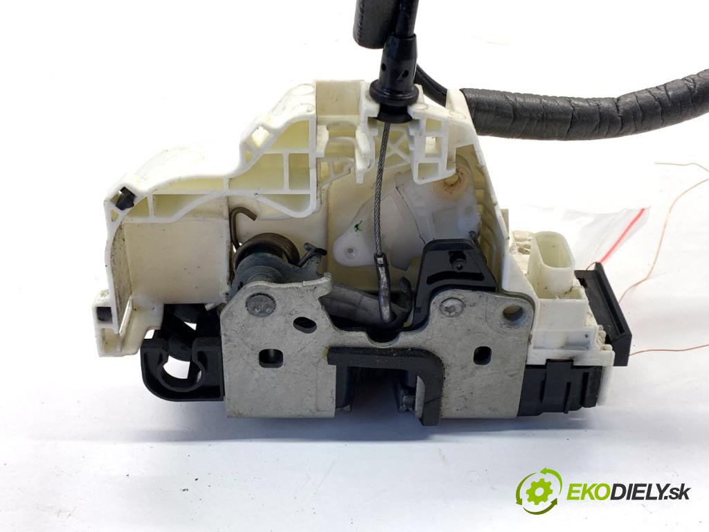 JEEP GRAND CHEROKEE WK SUV 2014 184 kW 3.0 CRD V6 4x4 2987 zámok dveře pravý přední část P04589924A