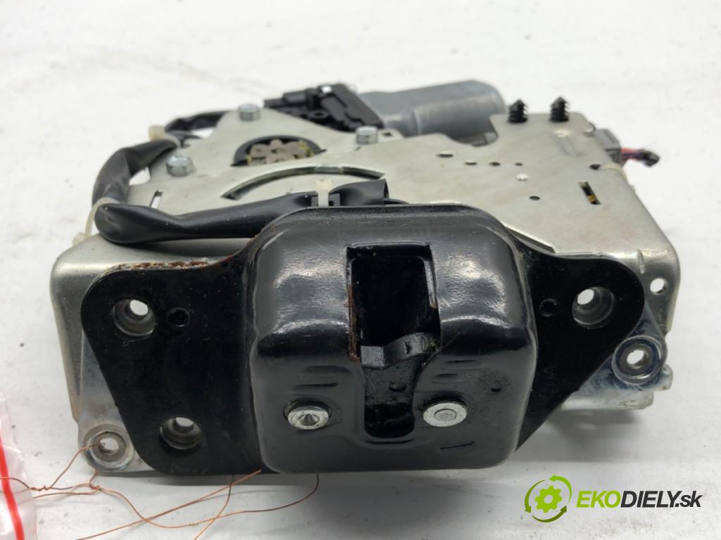 JEEP GRAND CHEROKEE WK SUV 2014 184 kW 3.0 CRD V6 4x4 2987 zámok dverí zad A95-61310-6BU