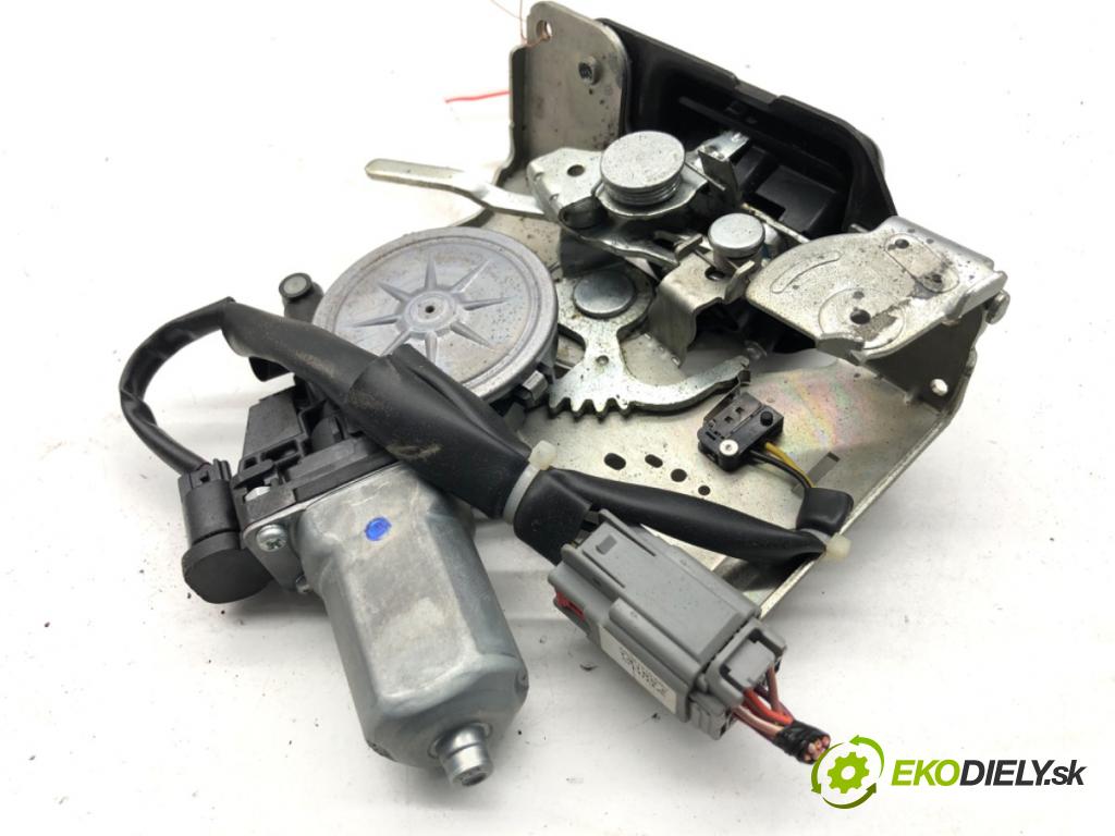 JEEP GRAND CHEROKEE WK SUV 2014 184 kW 3.0 CRD V6 4x4 2987 zámok dverí zad A95-61310-6BU