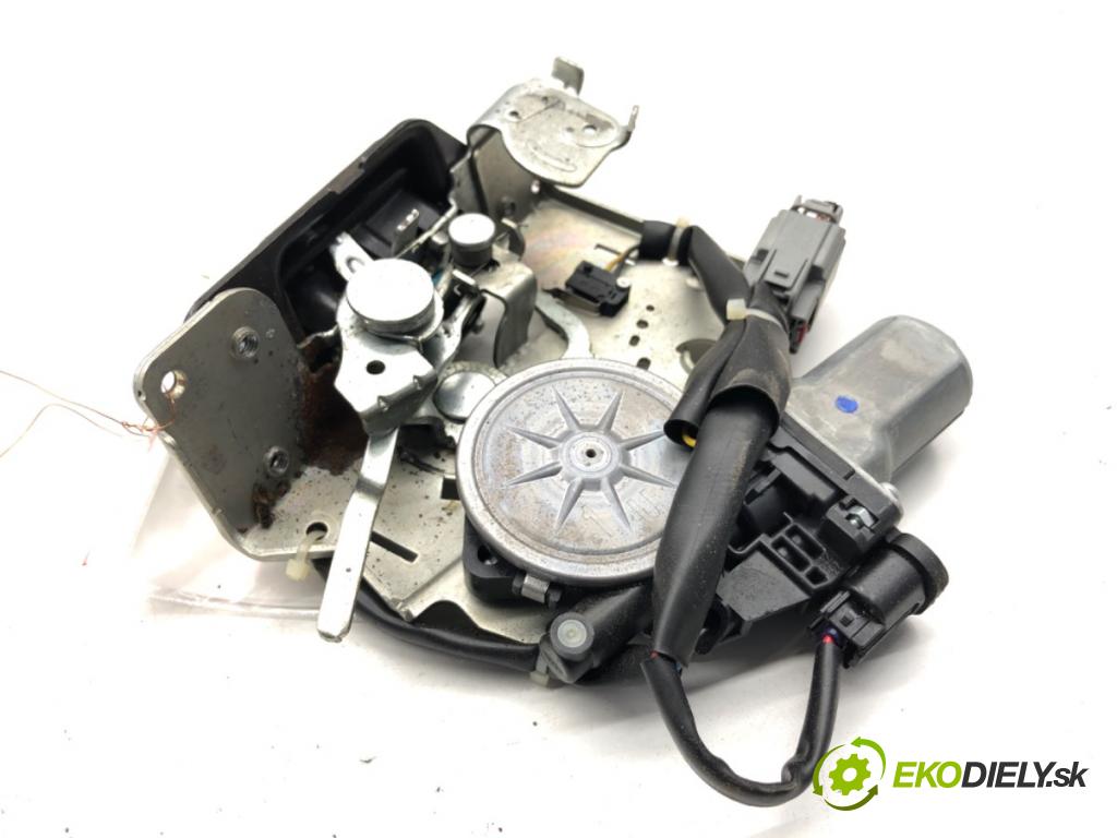 JEEP GRAND CHEROKEE WK SUV 2014 184 kW 3.0 CRD V6 4x4 2987 zámok dverí zad A95-61310-6BU