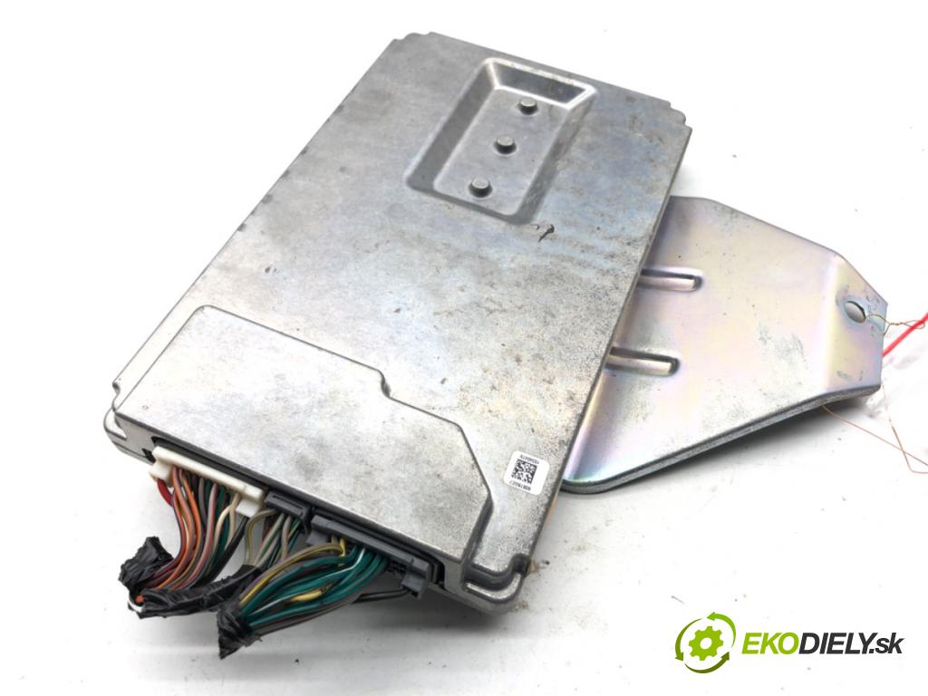 JEEP GRAND CHEROKEE WK SUV 2014 184 kW 3.0 CRD V6 4x4 2987 Zosilňovač 68207346AF (Zosilňovač)