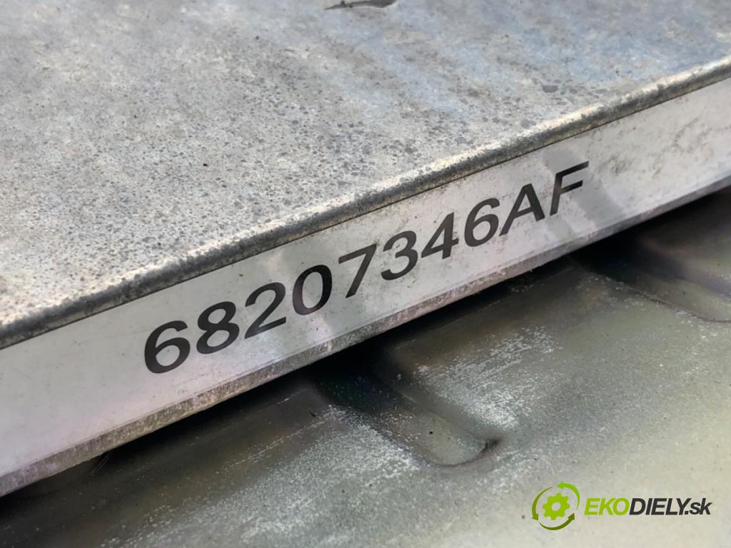 JEEP GRAND CHEROKEE WK SUV 2014 184 kW 3.0 CRD V6 4x4 2987 zesilovač 68207346AF (Zesilovač)