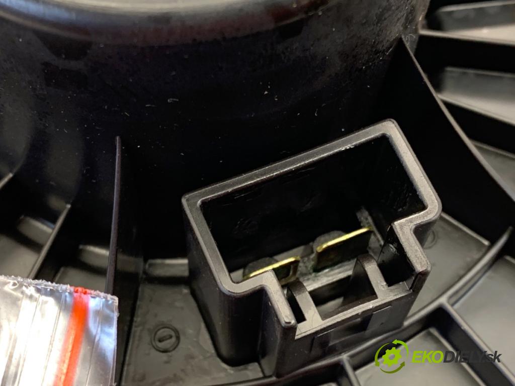 JEEP GRAND CHEROKEE WK SUV 2014 184 kW 3.0 CRD V6 4x4 2987 ventilátor kúrenia AY272700-6360