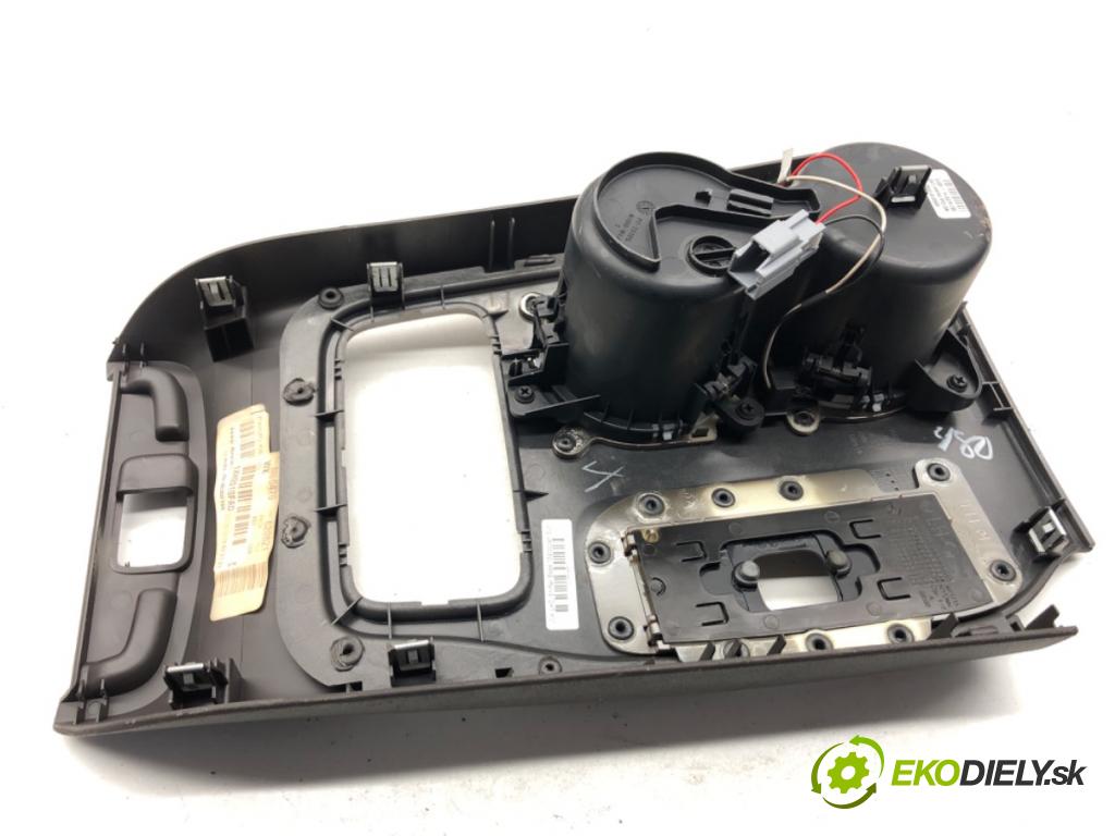 JEEP GRAND CHEROKEE WK SUV 2014 184 kW 3.0 CRD V6 4x4 2987 Držiak na nápoje  (Držiak (úchyt) na nápoje)