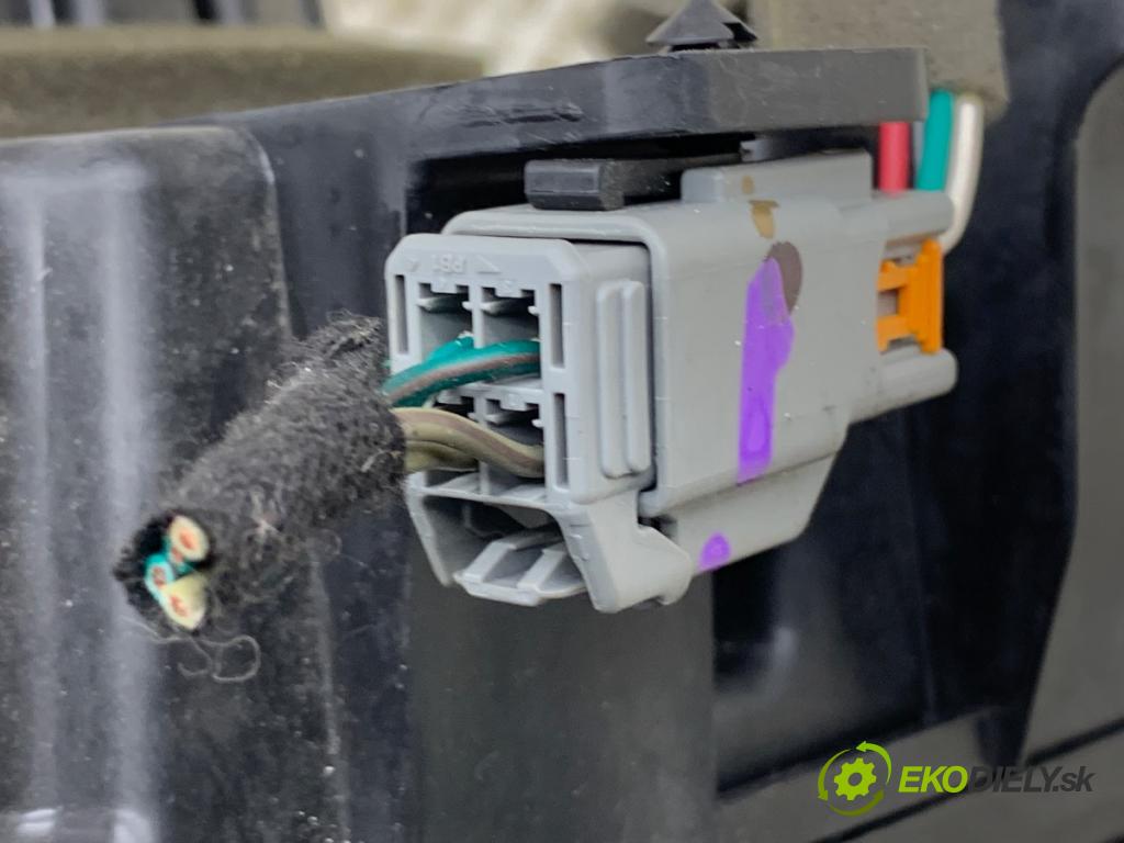 JEEP GRAND CHEROKEE WK SUV 2014 184 kW 3.0 CRD V6 4x4 2987 subwoofer 8950001901D (Audio zariadenie)