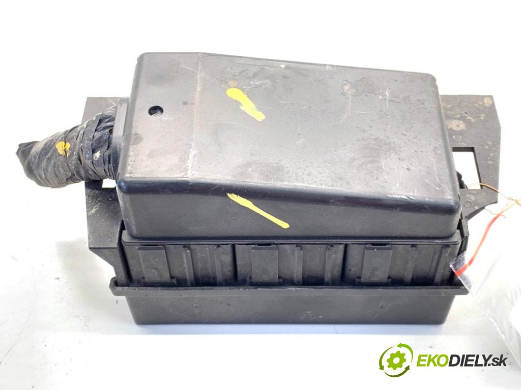 JEEP GRAND CHEROKEE WK SUV 2014 184 kW 3.0 CRD V6 4x4 2987 Skrinka poistková  (Poistková skrinka)