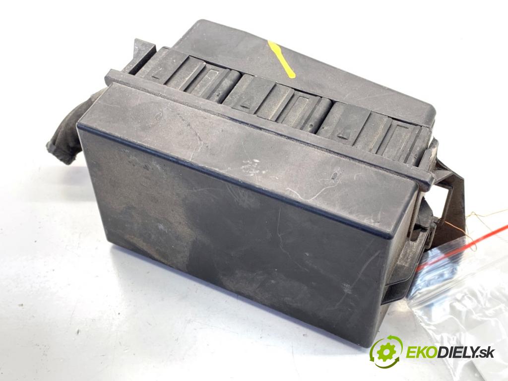 JEEP GRAND CHEROKEE WK SUV 2014 184 kW 3.0 CRD V6 4x4 2987 Skrinka poistková (Poistková skrinka)