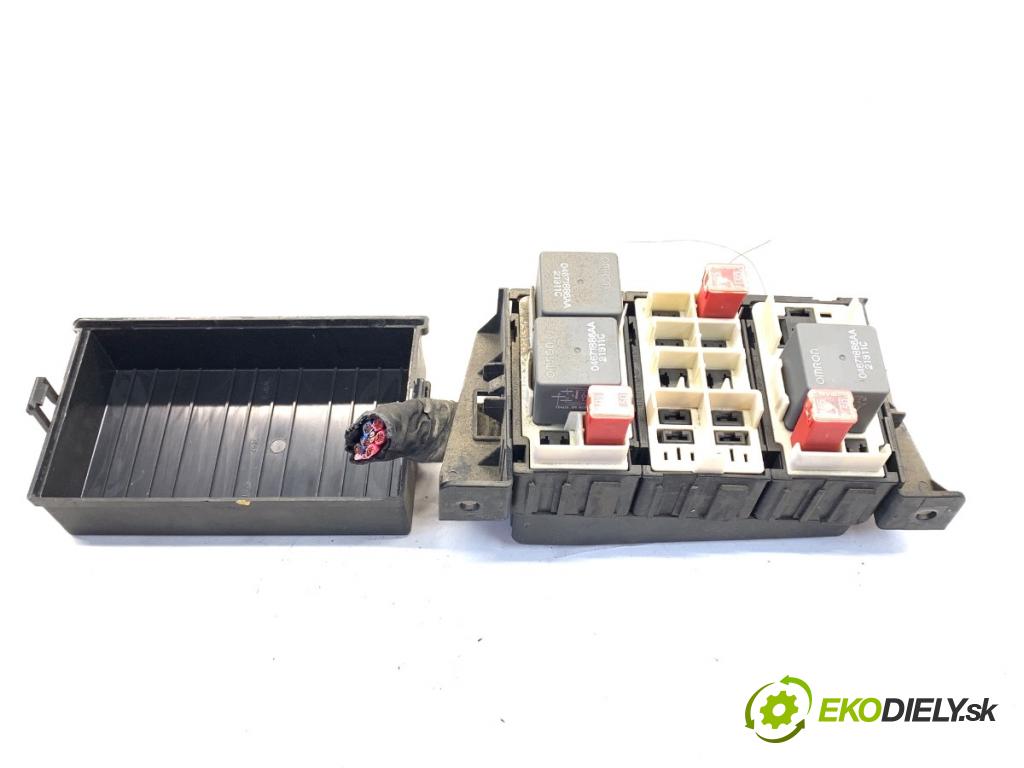 JEEP GRAND CHEROKEE WK SUV 2014 184 kW 3.0 CRD V6 4x4 2987 Skrinka poistková (Poistková skrinka)