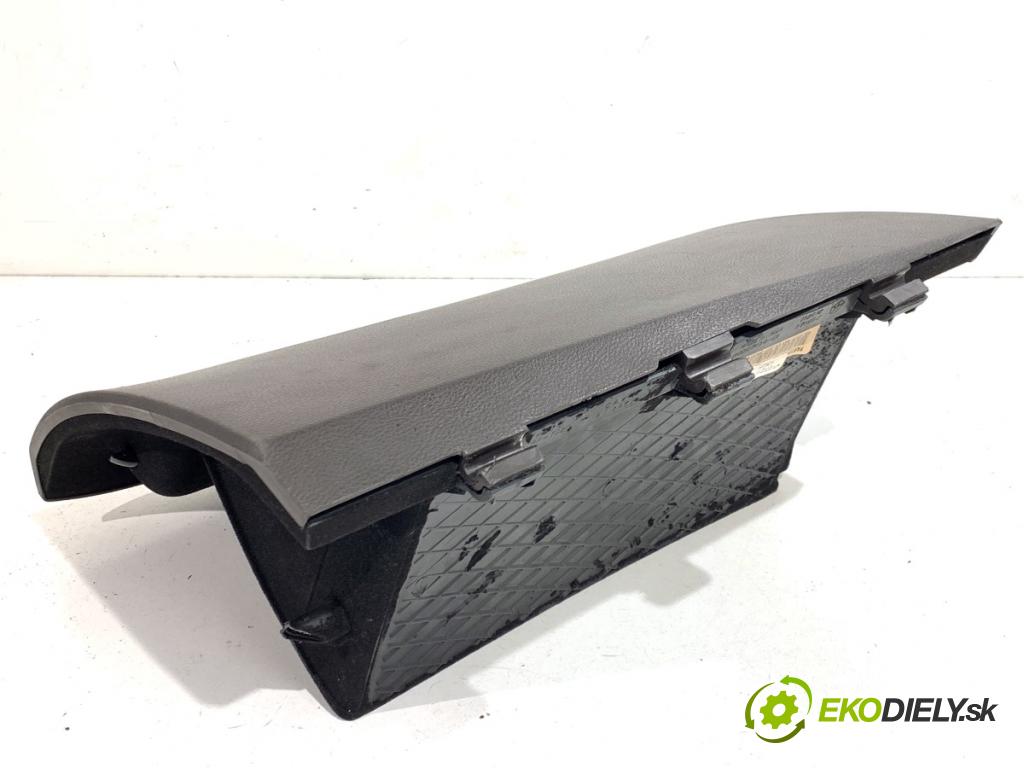 JEEP GRAND CHEROKEE WK SUV 2014 184 kW 3.0 CRD V6 4x4 2987 Priehradka, kastlík spolujazdca  (Priehradka (kastlík))