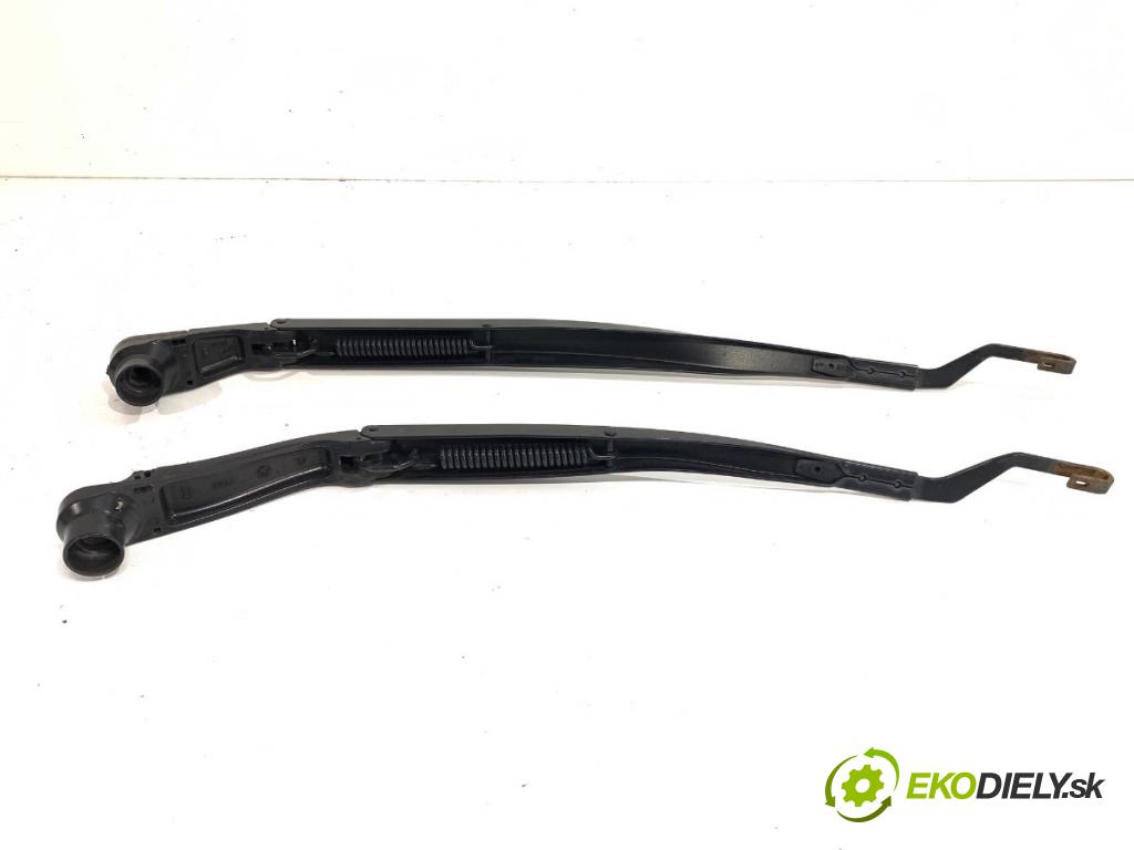 JEEP GRAND CHEROKEE WK SUV 2014 184 kW 3.0 CRD V6 4x4 2987 Rameno stierače predný