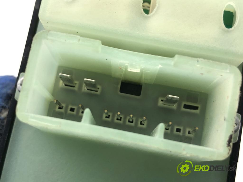 JEEP GRAND CHEROKEE WK SUV 2014 184 kW 3.0 CRD V6 4x4 2987 přepínač oken 68184803AA (Páčky pod volantem)