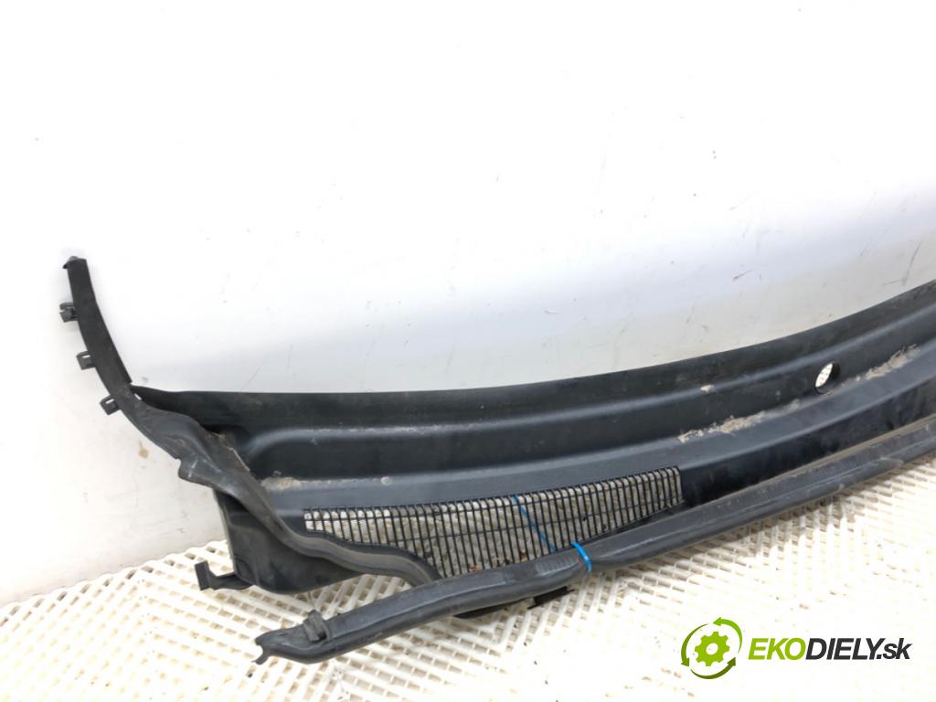 JEEP GRAND CHEROKEE WK SUV 2014 184 kW 3.0 CRD V6 4x4 2987 Torpédo, plast pod čelné okno 55079197AH (Torpédo (plast pod čelným sklom))