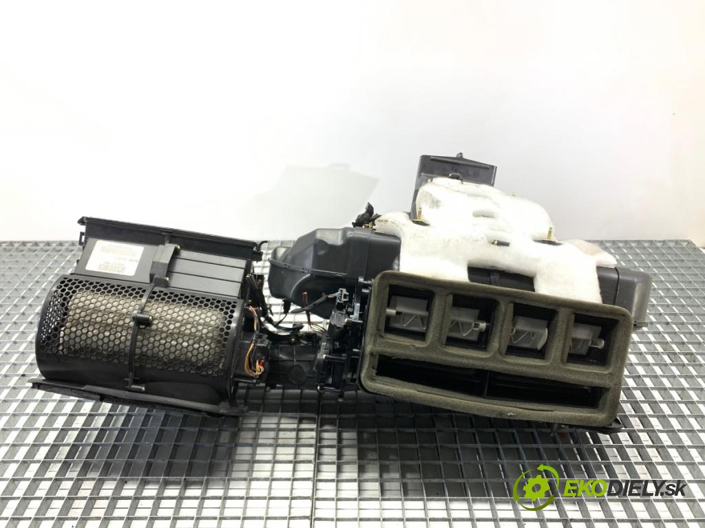 JEEP GRAND CHEROKEE WK SUV 2014 184 kW 3.0 CRD V6 4x4 2987 topné těleso radiátor topení P68110179AD (Radiátor topení)