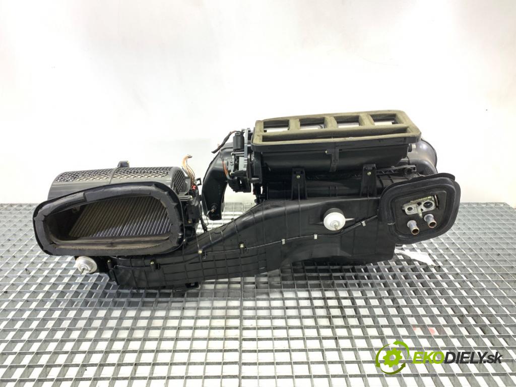 JEEP GRAND CHEROKEE WK SUV 2014 184 kW 3.0 CRD V6 4x4 2987 topné těleso radiátor topení P68110179AD (Radiátor topení)