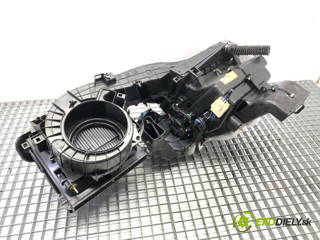 JEEP GRAND CHEROKEE WK SUV 2014 184 kW 3.0 CRD V6 4x4 2987 topné těleso radiátor topení P68110179AD (Radiátor topení)