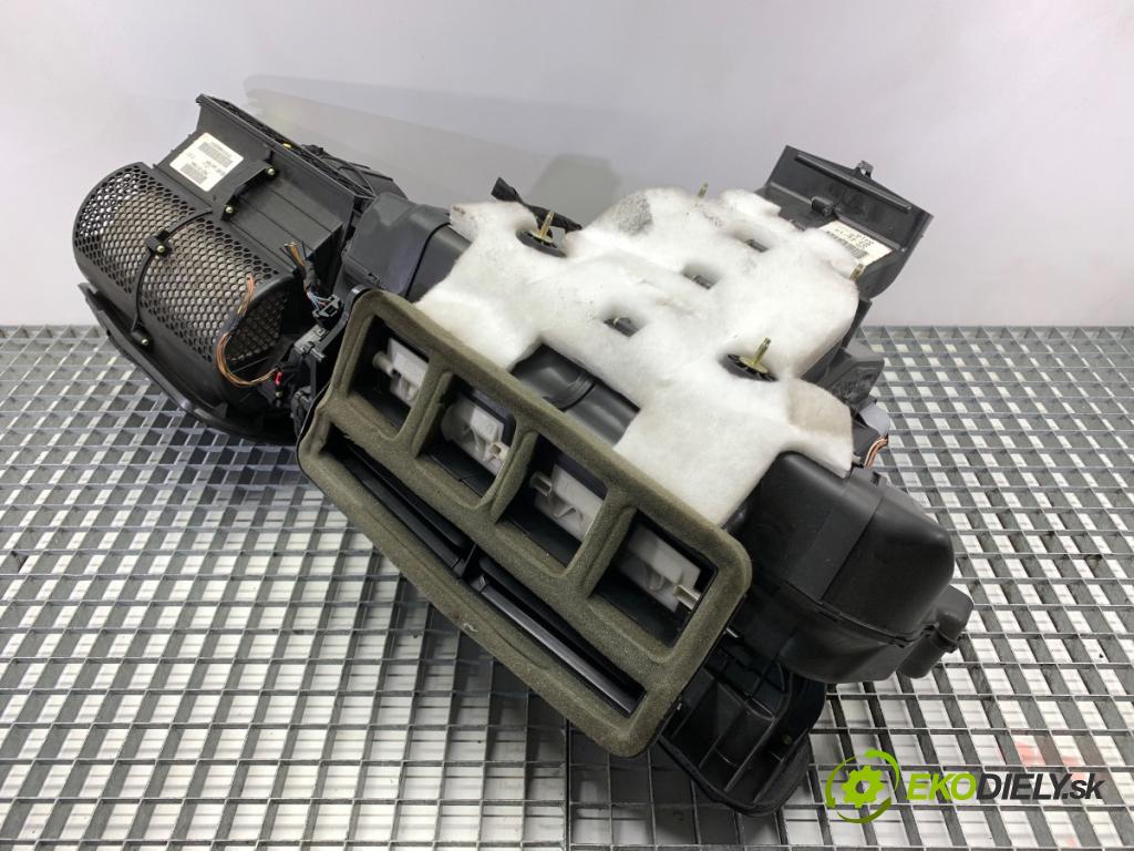 JEEP GRAND CHEROKEE WK SUV 2014 184 kW 3.0 CRD V6 4x4 2987 topné těleso radiátor topení P68110179AD (Radiátor topení)