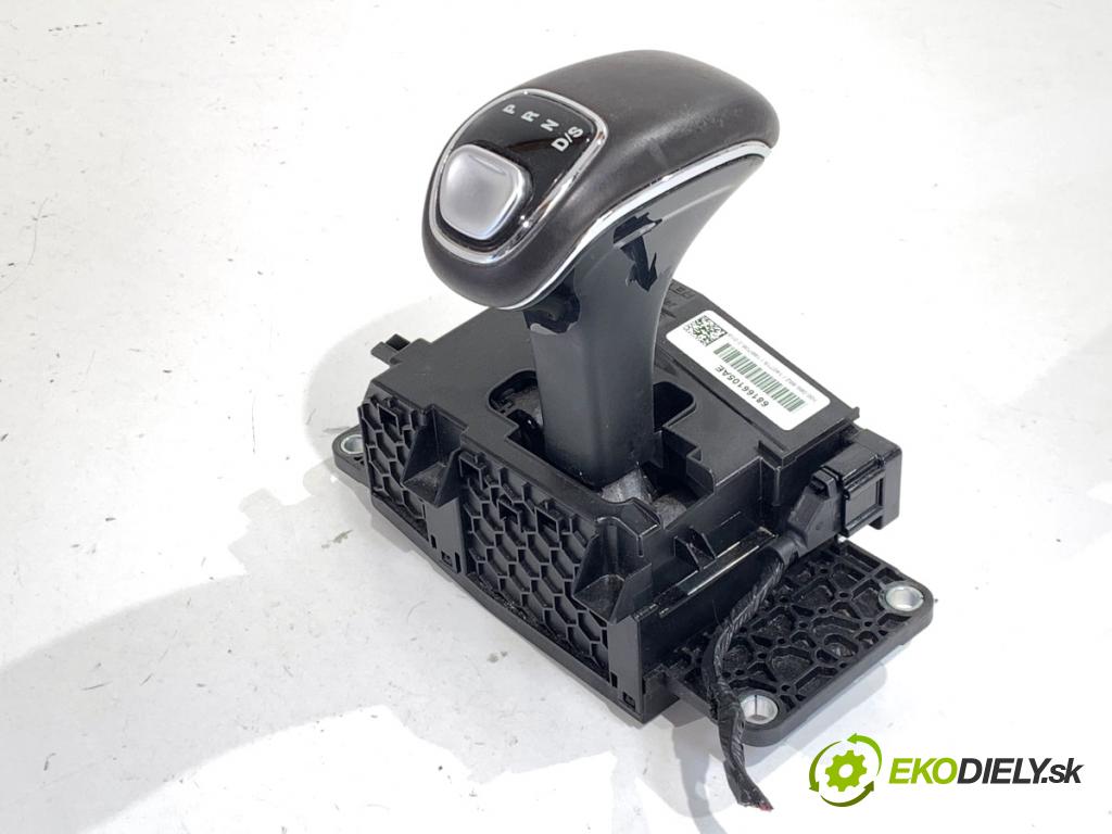 JEEP GRAND CHEROKEE WK SUV 2014 184 kW 3.0 CRD V6 4x4 2987 kulisa 68166105AE (Řadicí páka (kulisa) )