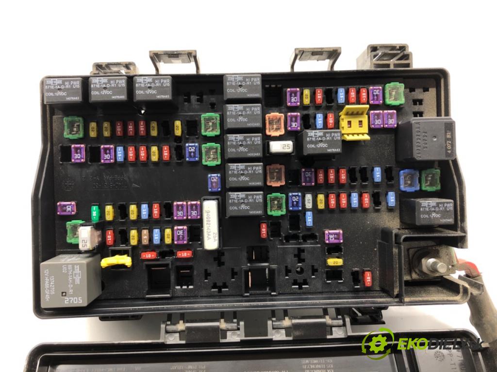 JEEP GRAND CHEROKEE WK SUV 2014 184 kW 3.0 CRD V6 4x4 2987 skříňka poistková P68242818AC (Pojistková skříňka)