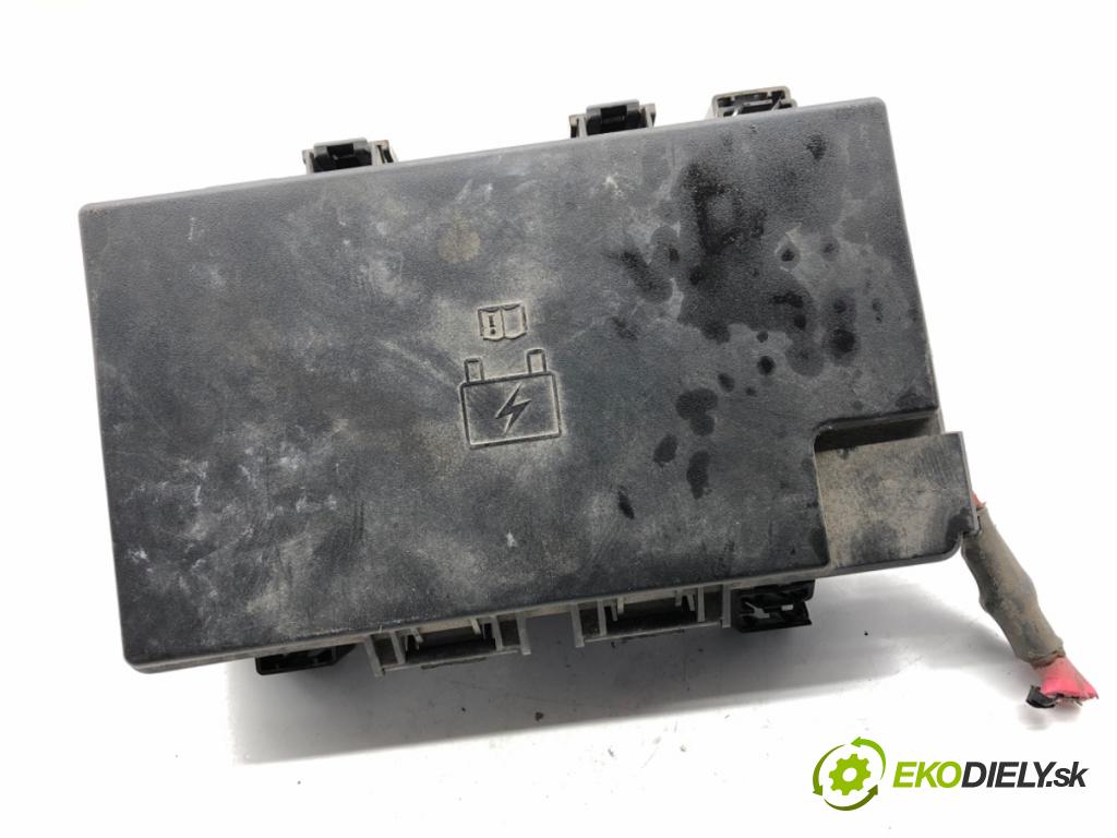 JEEP GRAND CHEROKEE WK SUV 2014 184 kW 3.0 CRD V6 4x4 2987 skříňka poistková P68242818AC (Pojistková skříňka)