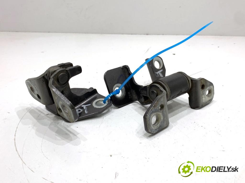 JEEP GRAND CHEROKEE WK SUV 2014 184 kW 3.0 CRD V6 4x4 2987 závěs dveře pravý zadní část 