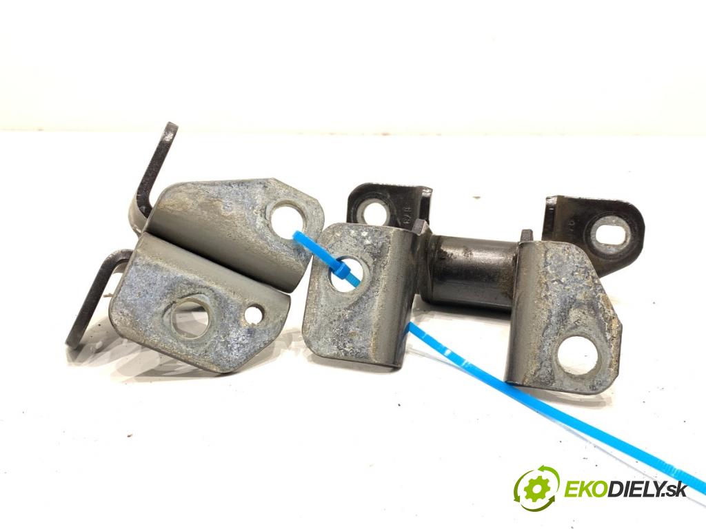 JEEP GRAND CHEROKEE WK SUV 2014 184 kW 3.0 CRD V6 4x4 2987 Záves Dvere pravy zad