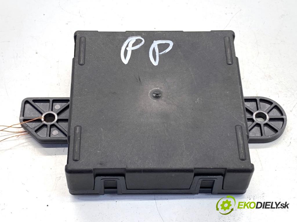 JEEP GRAND CHEROKEE WK SUV 2014 184 kW 3.0 CRD V6 4x4 2987 modul dveře přední část pravý 68245458AB