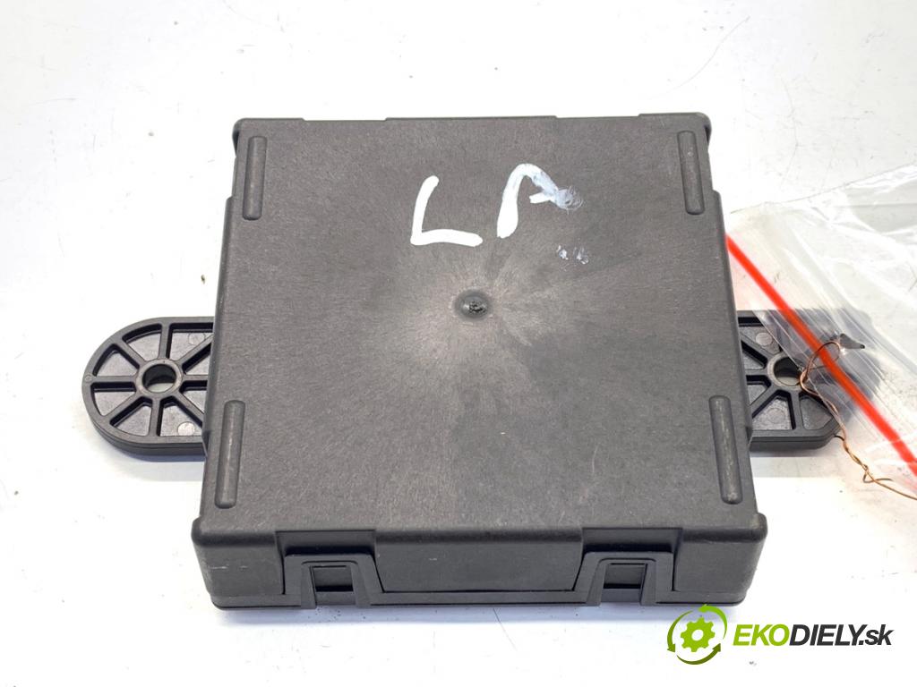 JEEP GRAND CHEROKEE WK SUV 2014 184 kW 3.0 CRD V6 4x4 2987 modul dveře přední část levý 68245459AB