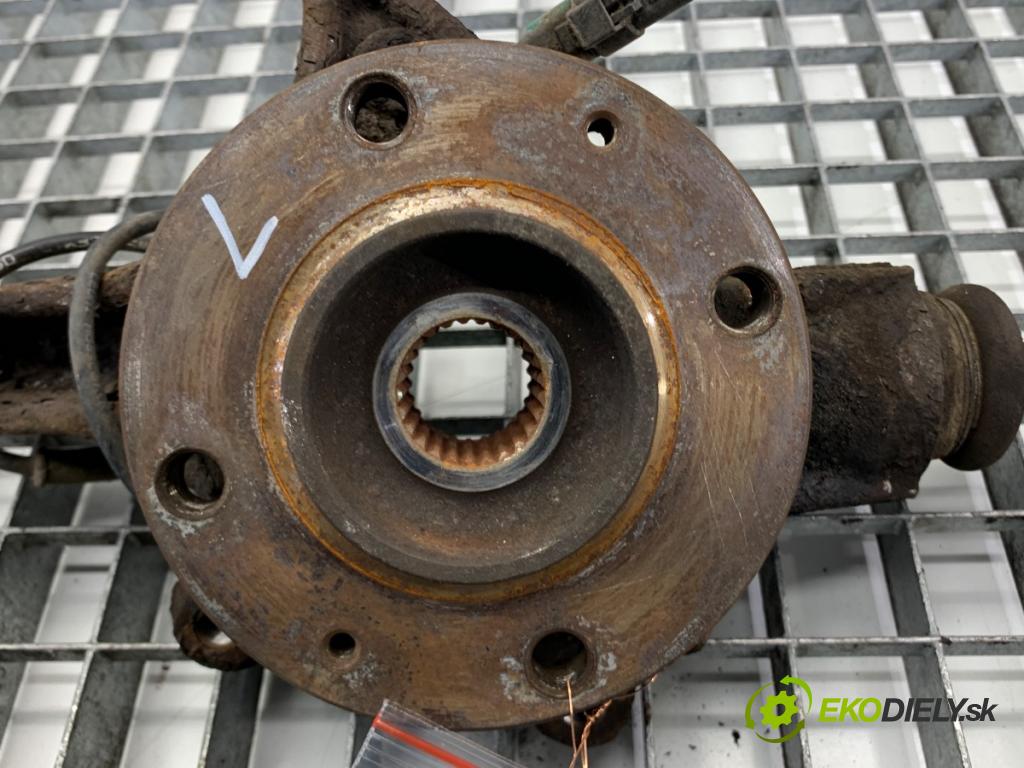 PEUGEOT 308 I liftback 2010 66 kW 1.6 HDi 1560 náboj ľavy predný