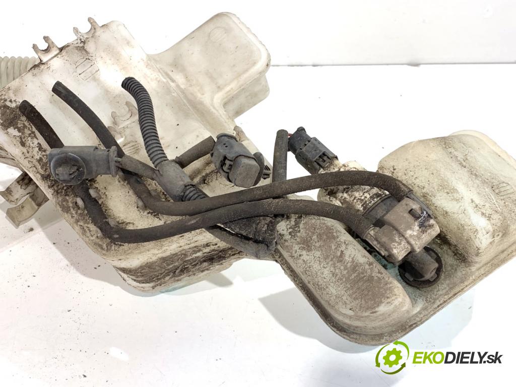 PEUGEOT 308 I liftback 2010 66 kW 1.6 HDi 1560 nádržka ostřikovačů