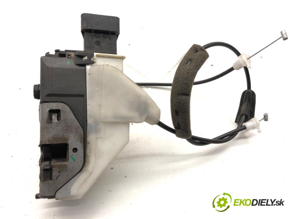 PEUGEOT 308 I liftback 2010 66 kW 1.6 HDi 1560 zámok dveře pravý přední část 732074